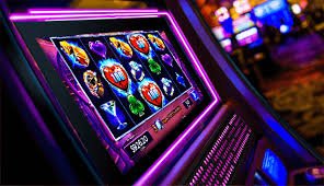 Menu kategori permainan sports betting dan kasino online yang mudah diakses pada perangkat smartphone